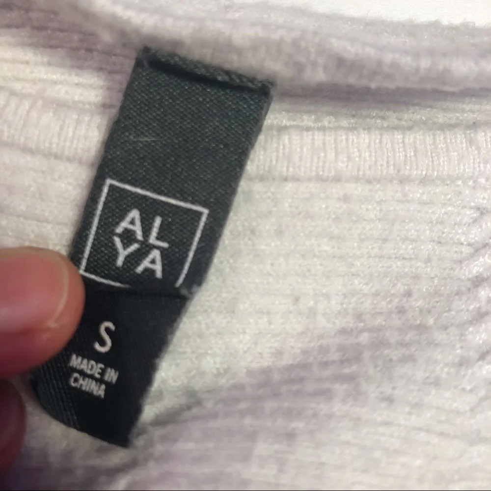 Thick White Pullover Sweater! - Picture 5 of 6